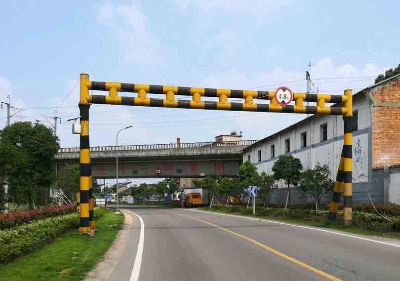 泸州铁路限高架